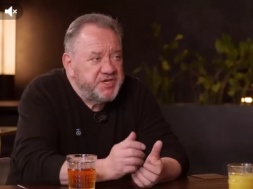 Украинский актёр Богдан Бенюк призвал бить детей за русский язык