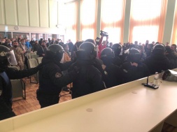 "Область розірвали навпіл": як проходила перша сесія Сумської районної ради