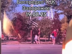 В Запорожье ТЦКашники с полицией бусифицировали мужчину во дворе многоэтажки