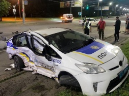 Патрульные спровоцировали тройную аварию на проспекте Металлургов: 3 человека пострадали