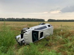 В Запорожской области нашли брошенный разбитый Cadillac Escalade с особенным номером