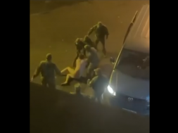 В Киеве ТЦКашники сорвали с мужчины всю одежду и нагишом запихнули в свой бус