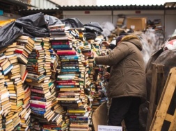 В Киеве на книжном рынке мовнюки устроили показательный рейд против русскоязычной литературы