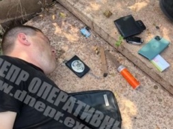 В Кривом Роге полицейский и депутат выбивали «долг» в 100 тысяч долларов