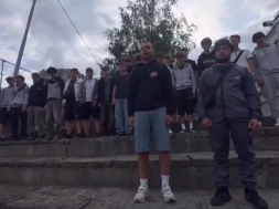 Показательная расправа: участникам протеста во Львове выбили зубы «львовские ветераны», а полицаи заставили кричать на камеру «Слава ТЦК!»