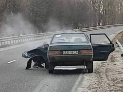 На Сумщине в Глухове ВСУшники обстреляли машину за то, что её собственник высказал им в лицо своё отрицательное отношение