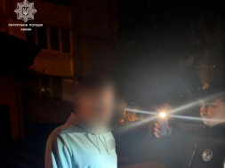 В Киеве на Дарнице мужчина открыл стрельбу по окнам одной из квартир