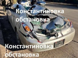 В Константиновке БТР ВСУ переехал гражданский автомобиль и просто поехал дальше