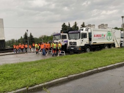 “Не руйнуйте те, що є”: працівники “А-МУССОН” страйкують перед міськрадою