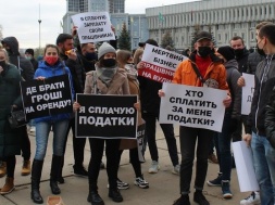 У Сумах підприємці мітингували проти "карантину вихідного дня"