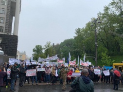 Полтавці мітингують під Кабміном проти перспективного плану