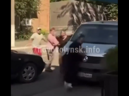 В Нововолынске ТЦКашники похитили мужчину и чуть не раздавили своим бусом женщину