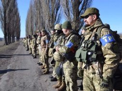 В Шепетовке родственники тероборонцев требуют срочно вернуть домой с фронта их близких