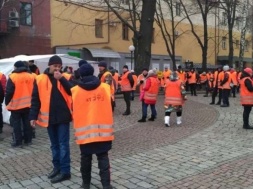 Митингующие в Днепре никопольчане начинают раздражать местных жителей