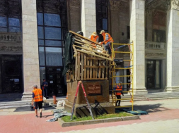 В Запорожье снесли памятник композитору Михаилу Глинке