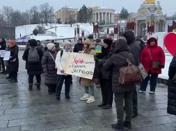 В Киеве произошёл немногочисленный митинг против строительства военного кладбища