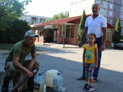 На Дніпропетровщині військові містечка вже місяць залишаються без води