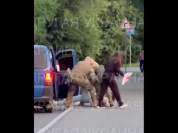 В Днепре людоловы насильно запихнули очередного парня в свою мясовозку