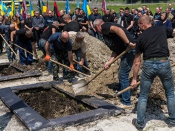 Во Львове на кладбище требуются могильщики – имеющиеся уже не справляются с потоком похорон