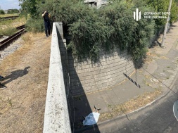 В Николаеве мужчина, спасаясь бегством от ТЦКашников, спрыгнул с моста и разбился насмерть