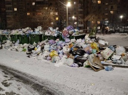 В Днепре вдобавок к отсутствию света и тепла начался мусорный коллапс