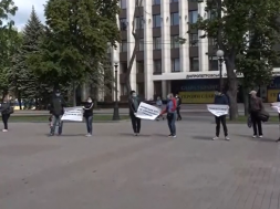 Протест под Днепропетровской ОГА. Громада Днепровского против присоединения к Верхнеднепровской ОТГ