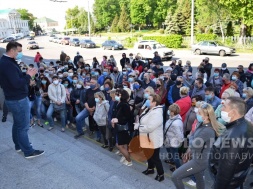 У Полтаві кілька десятків підприємців з речового ринку вийшли на мітинг