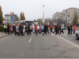 В Никополе с требованием отменить «дистанционку» перекрыли дорогу