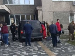 Во Львове инспектор таможни полоснул ножом по шее ТЦКашнику, тот скончался в скорой