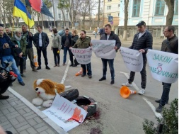 В поисках справедливости. В Сумах пикетировали прокуратуру - по следам недавних событий