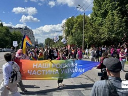 В Киеве прошёл очередной гей-парад, которому вышли противостоять разномастные нацисты
