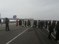 На Полтавщині протестувальники перекрили дорогу – вони вимагають зниження тарифів