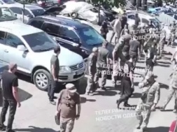 В Одессе ТЦКашные титушки в гражданском напали на СТО и избили её работников