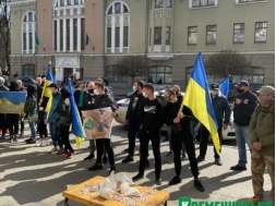 Під Апеляційним судом у Полтаві відбувся мітинг проти кременчуцьких наркоторгівців