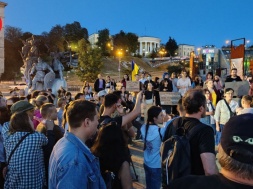 В Киеве вспыхнул стихийный митинг против закона об ужесточении наказаний за дезертирство и неповиновение командованию