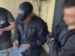 Во Львовской области задержали пограничника, который занимался вымогательством, распространял порнографию и хранил дома гранату