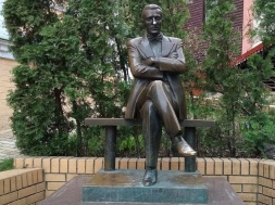 В Киеве будут снесены памятники Булгакову, Ахматовой и другим деятелям русской и советской культуры