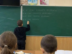 В Виннице учительница заставила школьника 10 раз написать на доске фразу: «Я не буду говорить на русском»