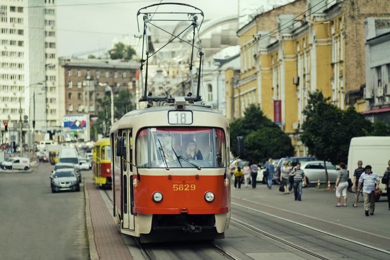 В Киеве на левобережье из-за отсутствия электричества стали троллейбусы и трамваи