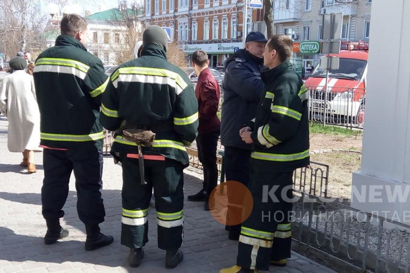 Біля скандальної прибудови до екс-кінотеатру ім. Котляревського знову неспокійно