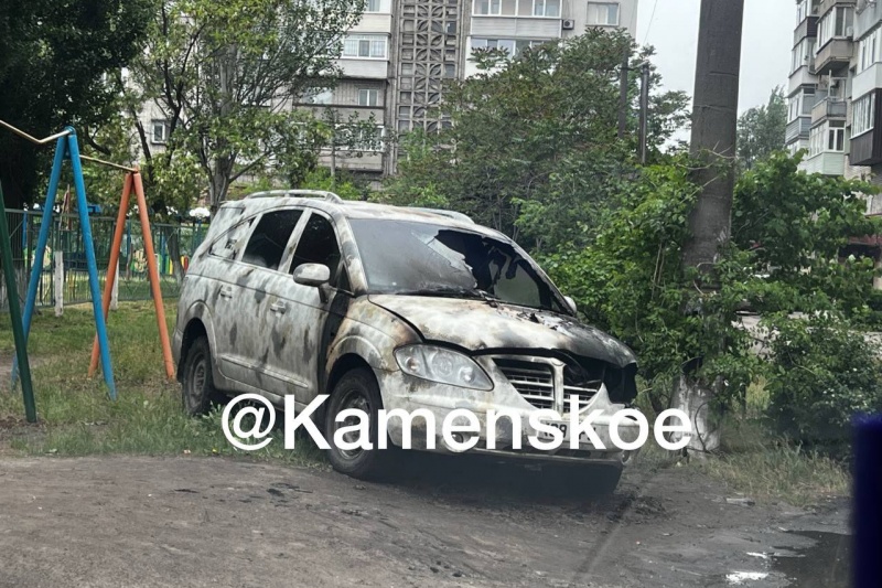 В Каменском ночью сгорела машина военного