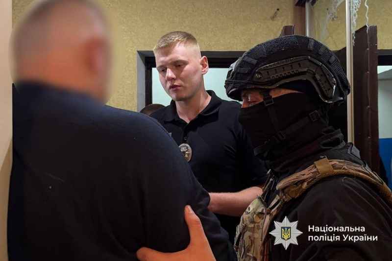 В Черкассах жители напали на военкомов и выгнали их с района, но потом их задержала полиция