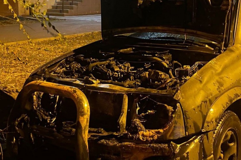 В Днепре СБУ задержала двух подростков, которые сожгли авто военных