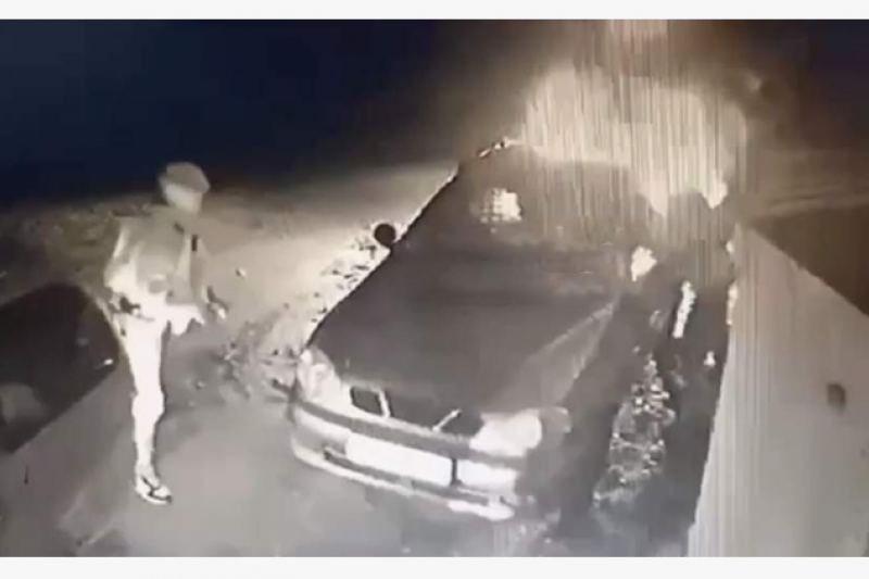 В Днепре ТЦКашники заблокировали машину, попротыкали шины, разбили окна и захватили двух мужчин