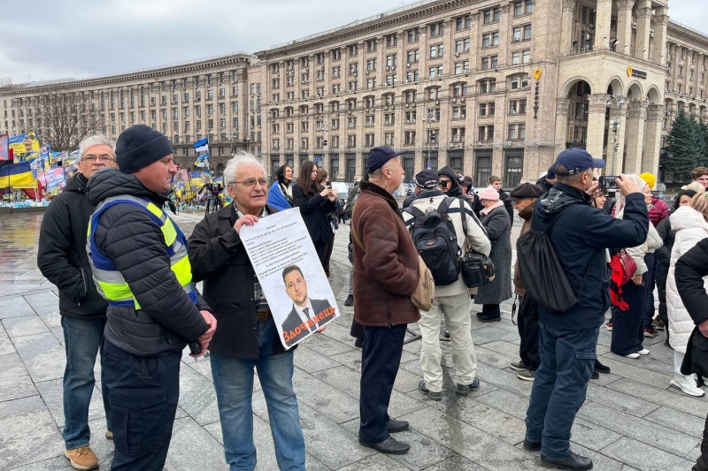 В Киеве состоялся «майдан» на 100 человек против коррупции Зеленского