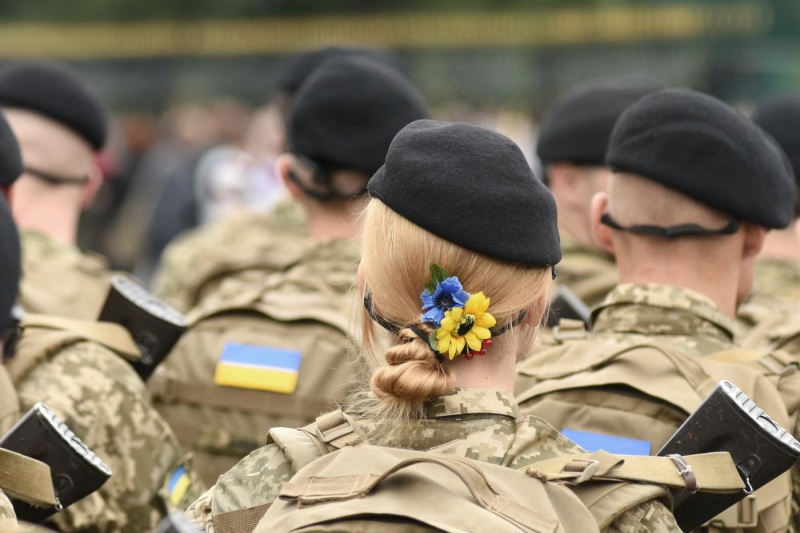 В Винницкой области на глазах односельчан насильно запихнули в ТЦКашный бус женщину-врача