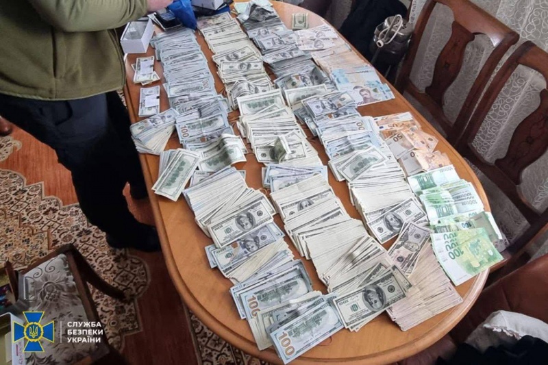 Миллионы долларов в кабинетах таможенников, врачей ВЛК и ТЦКашников