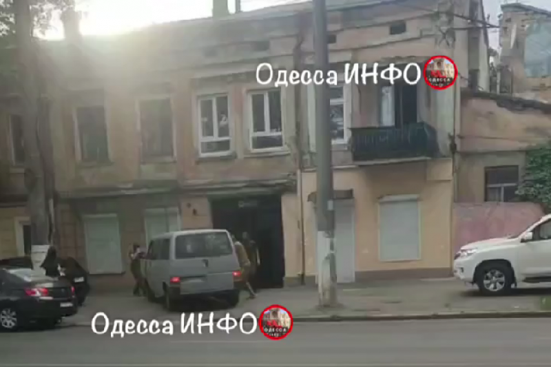 В Одессе таксист сдал пассажира ТЦКашникам