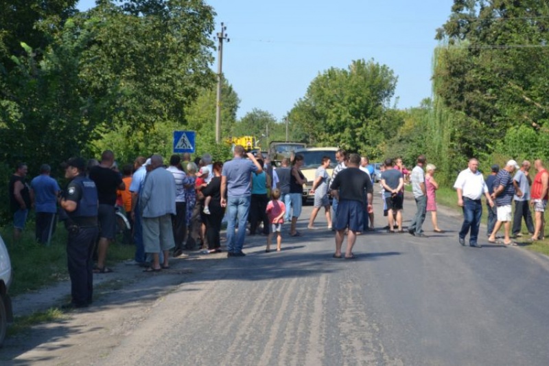 Під Лохвицею місцеві жителі перекрили трасу обласного значення