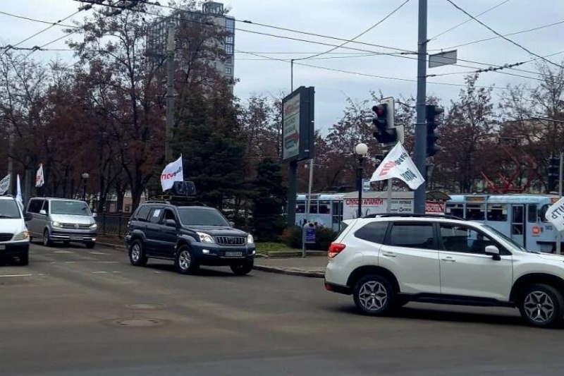 В Днепре предприниматели устроили автопробег против обязательного введения кассовых аппаратов